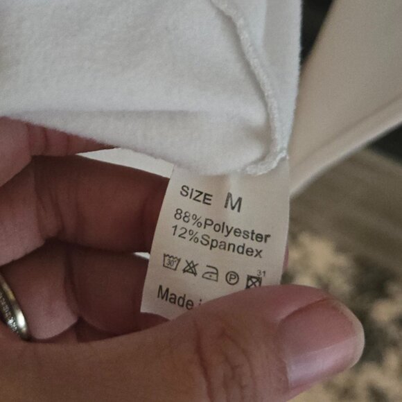 Long Sleeve Top White Athletic Base Layer Tee Polyester Spandex Medium - Picture 2 of 2